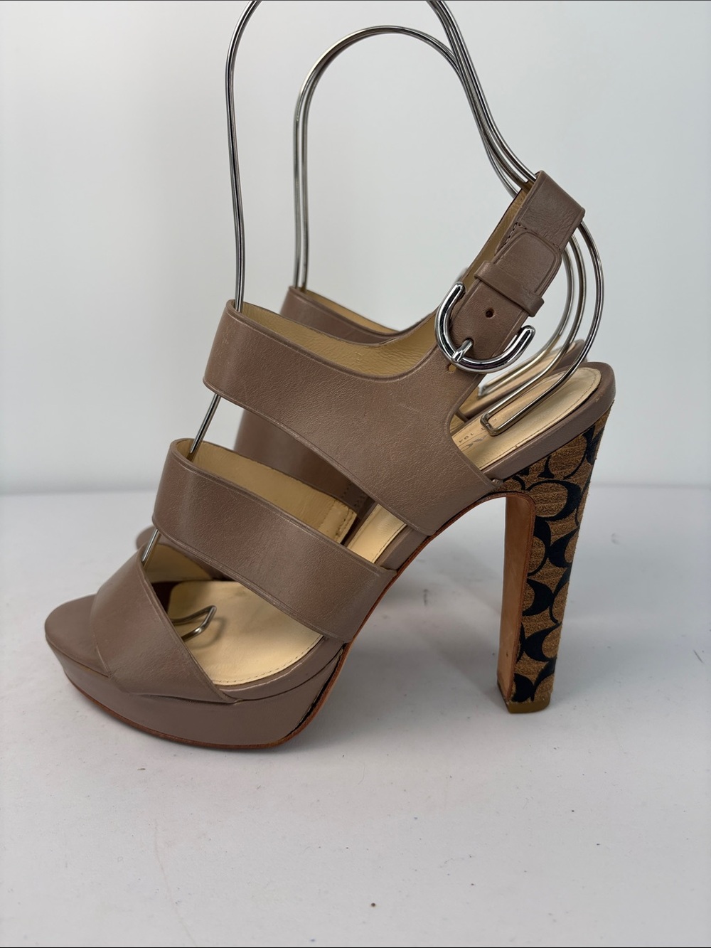 🥿  Coach Taupe Strappy High-Heel Sandals with insignia Patterned Heel